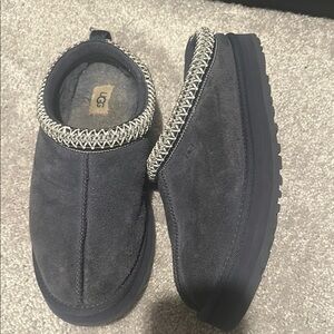 UGG Gray Loafers Slip-Ons with Soft Suede Material and Thick Cushioned Sole